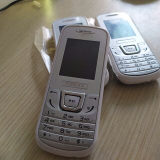 Điện thoại 2 sim 2 sóng thương hiệu smkaa