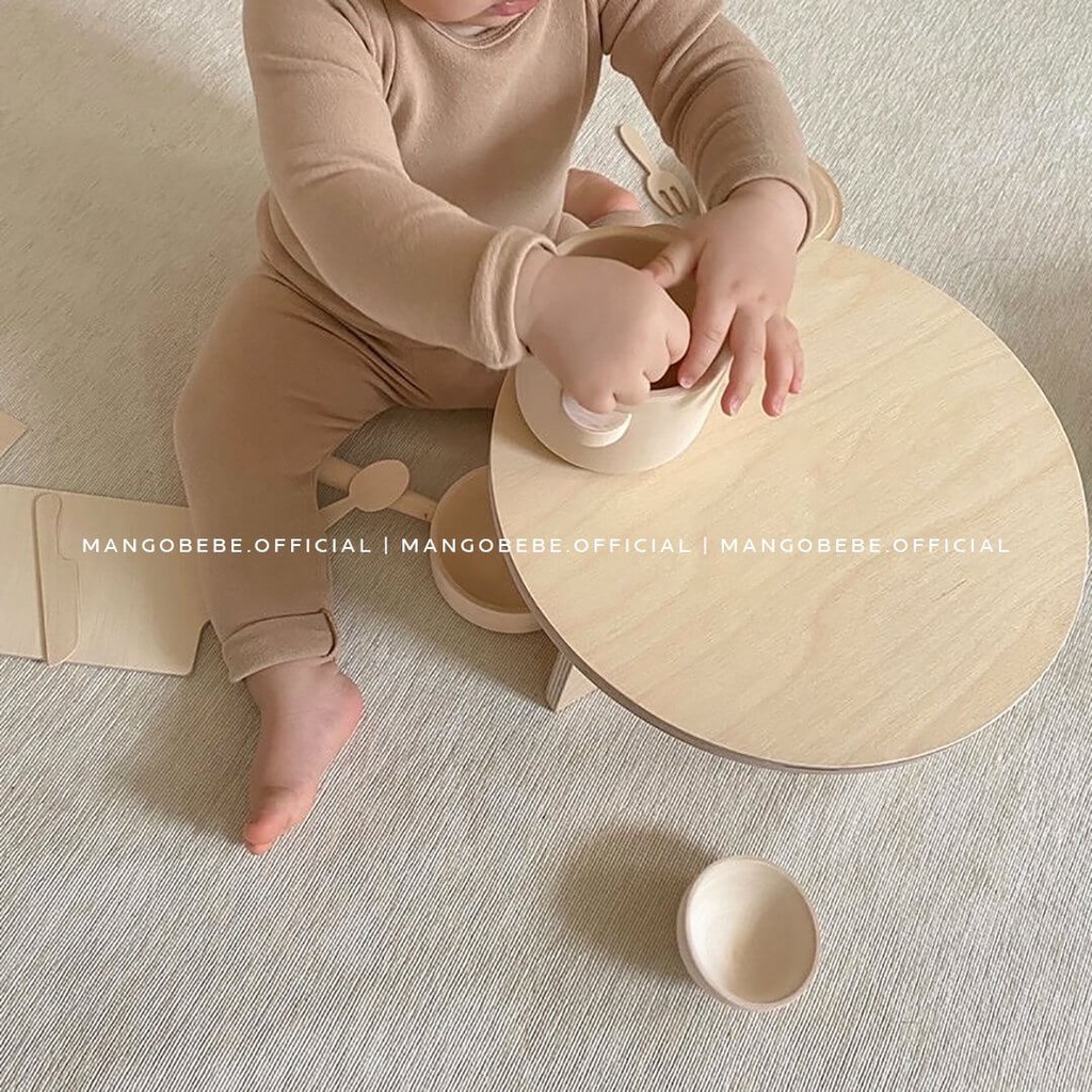 Bàn học hình Gấu và hình Tròn bằng gỗ cho bé