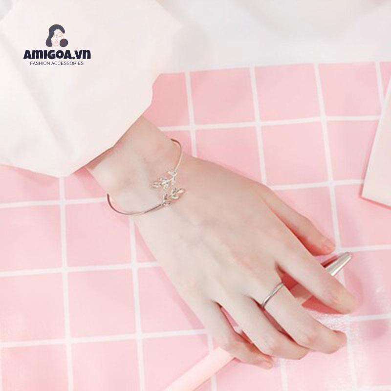 Vòng Tay Mở Hình Chiếc Lá Dành Cho Nữ