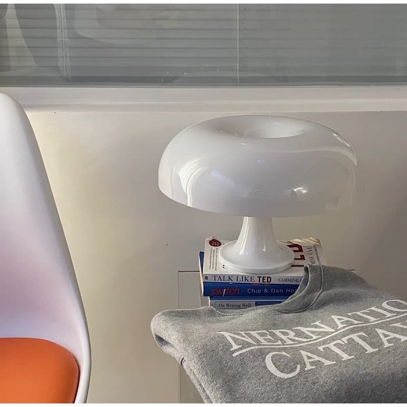 Đèn bàn acrylic Nesso Lamp phong cách retro cổ điển