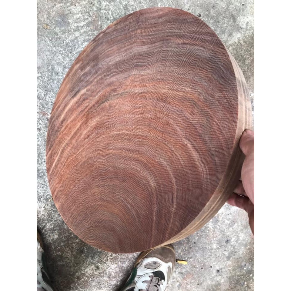 thớt gỗ nghiến vùng tây bắc đường kính 30cm day5cm có đai inox như hình