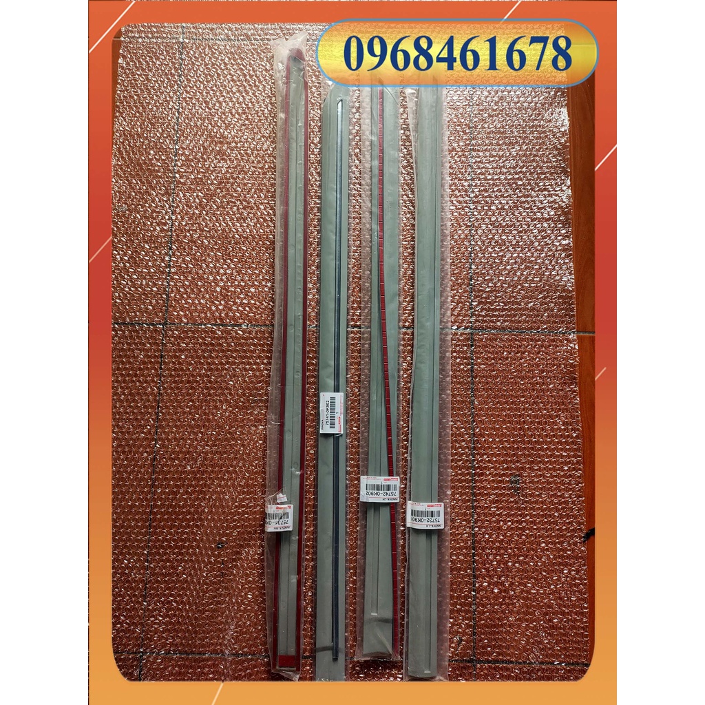 Nẹp cửa Innova 05-12  OEM