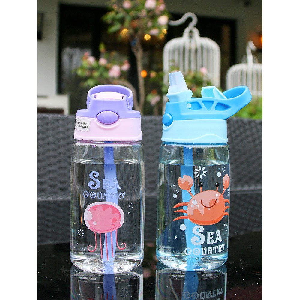 Bình uống nước có ống hút in họa tiết hoạt hình cho bé 480ml Bình đựng nước phong cách thể thao tiện lợi SEA