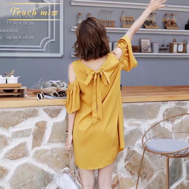 Đầm khoét vai