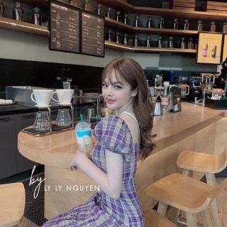 Váy kẻ đuôi cá cổ vuông