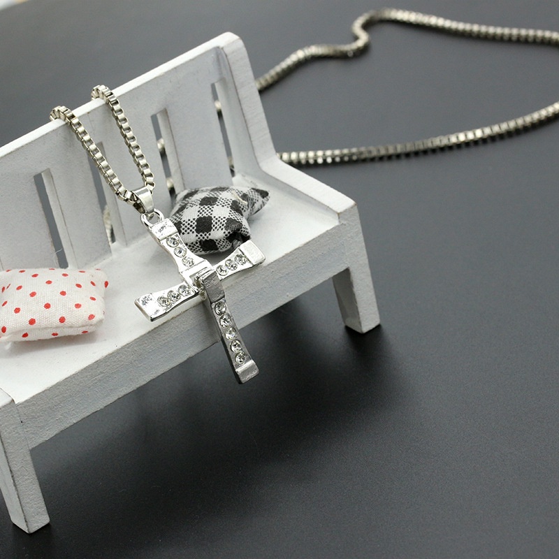 Vòng cổ mặt hình thánh giá cho cặp đôi