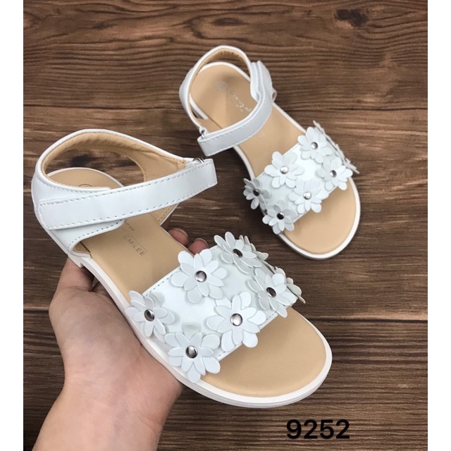 Lỗi nhẹ - SALE SỐC- Sandal Bé Gái Emilee Xuất dư xịn- Mầu trắng và vàng- Size 25,26, Changin shop
