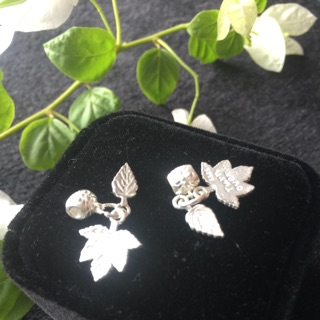 Charm bạc lá phong