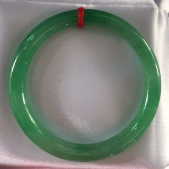 Vòng tay tròn đá Đậu A Sịn ( nhiều ni từ 49-65mm)