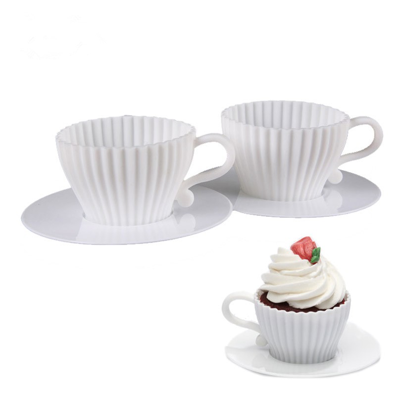 1 bộ 4 khuôn cốc cupcake silicon và đĩa nhựa dùng để nướng và trưng bày bánh