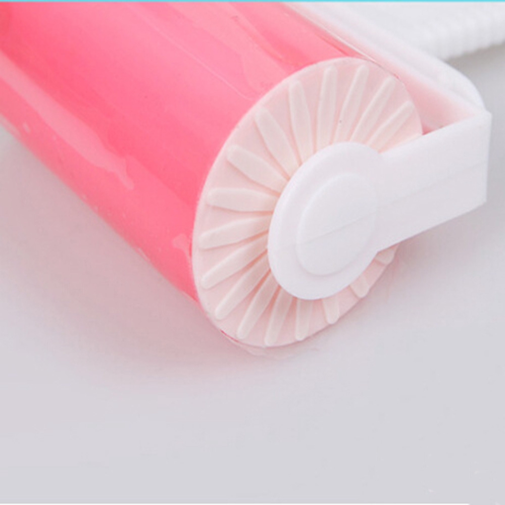 Cây lăn xơ làm sạch chỉ thừa lông thú vật trên ghế sofa quần áo