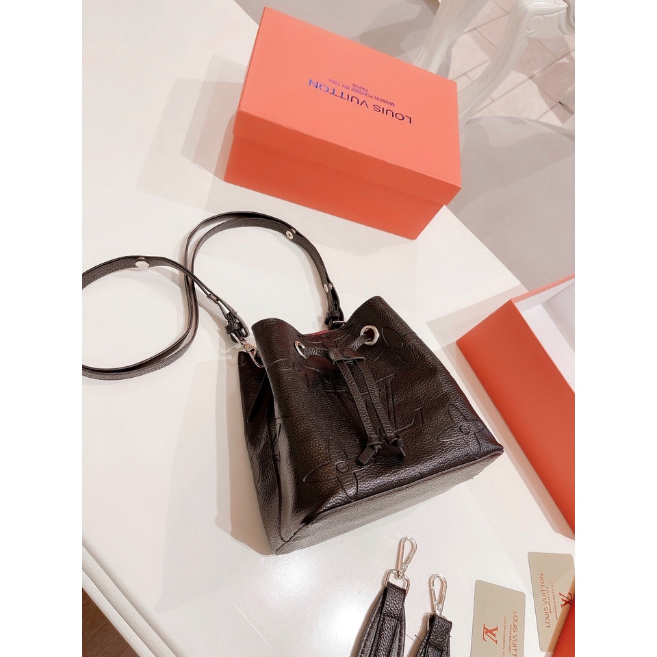 Túi LV đập logo nổi dây rút hàng QC