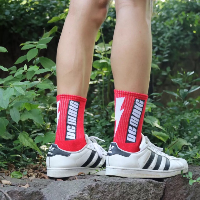 Vớ tất cao cổ Ulzzang phối chữ và hình tia chớp.