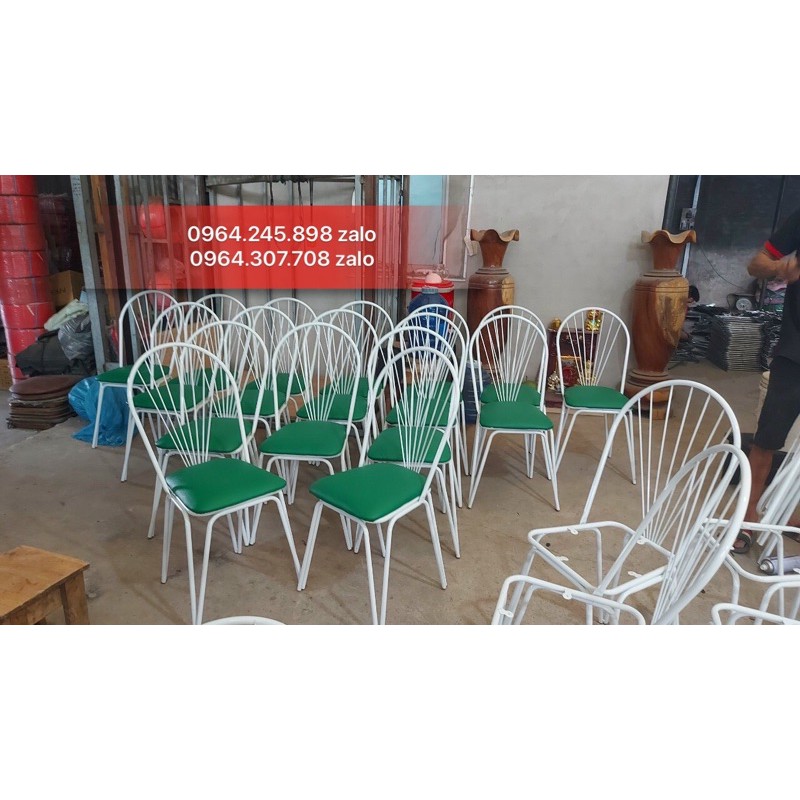 ghế sắt mê nệm cafe