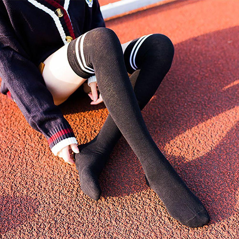 Vớ Kẻ Sọc Nhiều Màu Ấm Áp Độc Đáo Cho Nữ Sinh VANES1