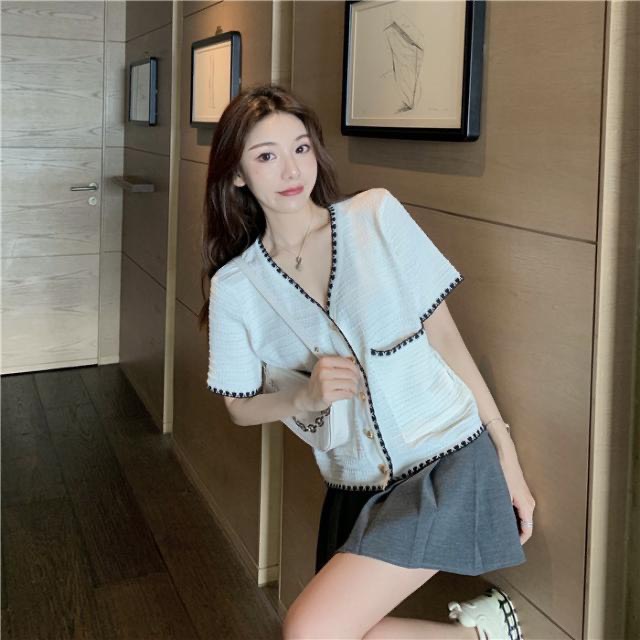 Áo Len Dệt Kim Cổ Tim Viền 2 Túi Tay Ngắn | Smide Clothing