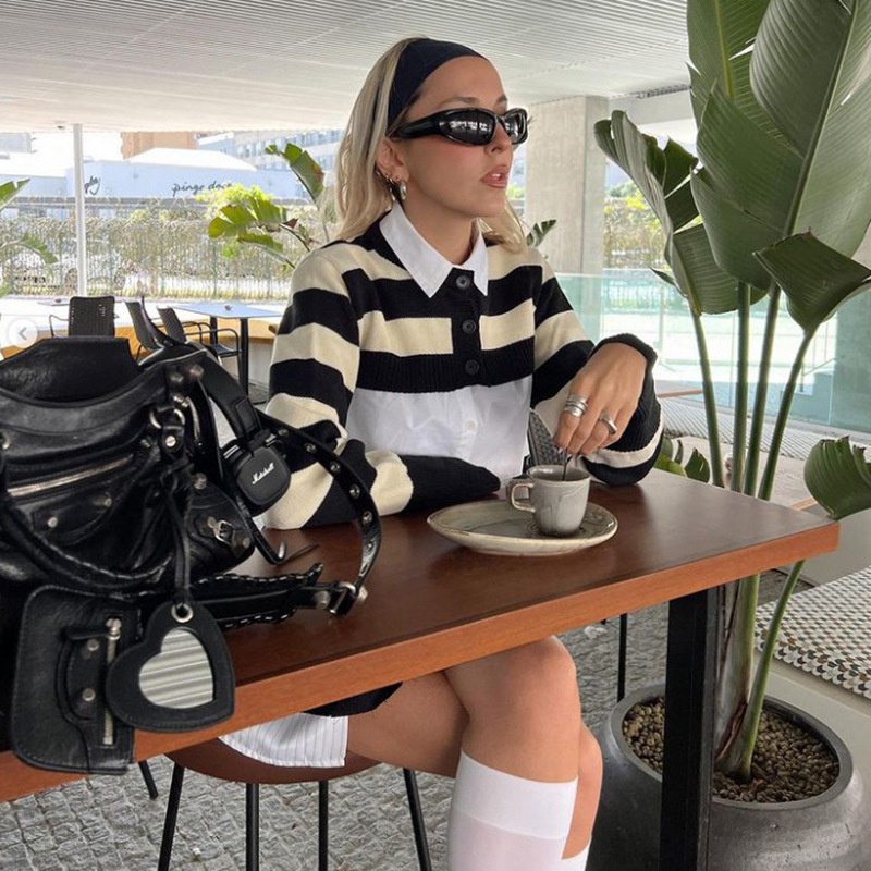 Áo Thun Croptop Tay Dài Cổ Tròn Kẻ Sọc Thiết Kế Quyến Rũ Cho Nữ