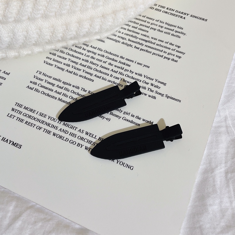 Dây cột tóc màu đen phong cách Hàn Quốc dễ phối đồ