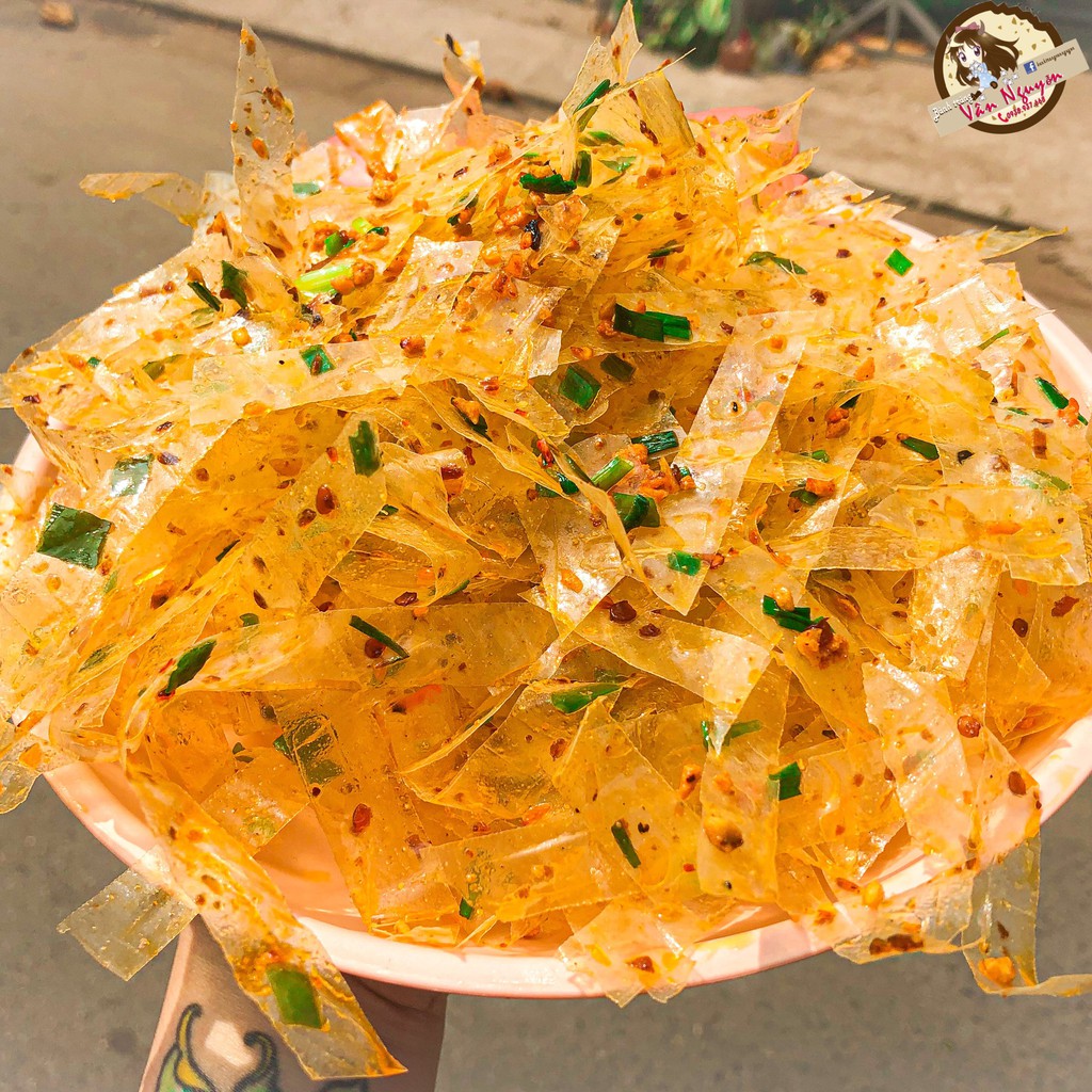 Bánh tráng trộn sa tế tỏi mỡ hành muối nhuyễn siêu cay. Bánh tráng Vân Nguyễn