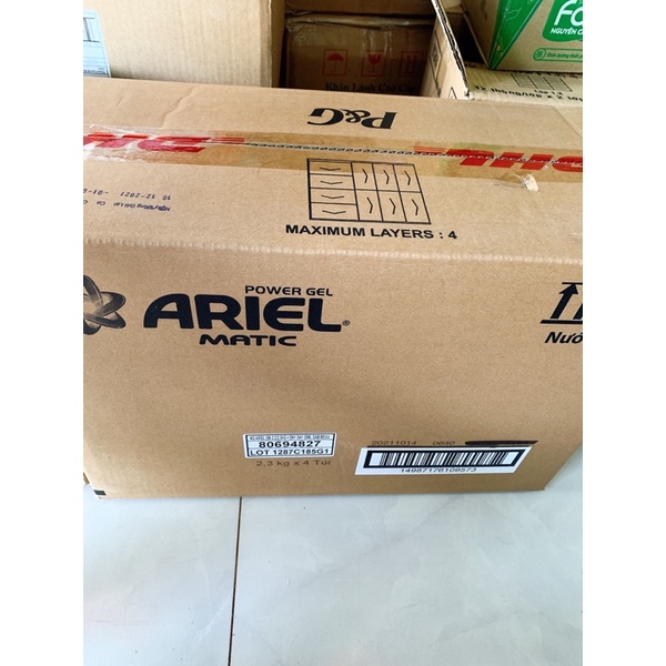 Nước giặt Ariel dạng túi 2,3kg thùng 4 túi