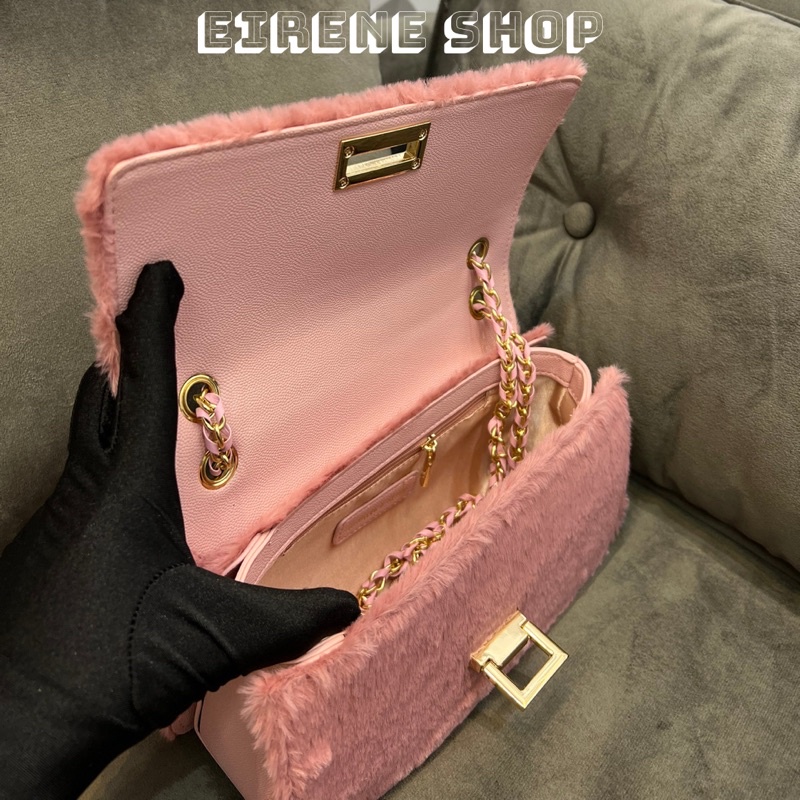 Túi Nữ CNK Khoá Gạt Size 24 Phối Lông Màu Hồng PINK TEXTURED CHAIN SHOULDER BAG
