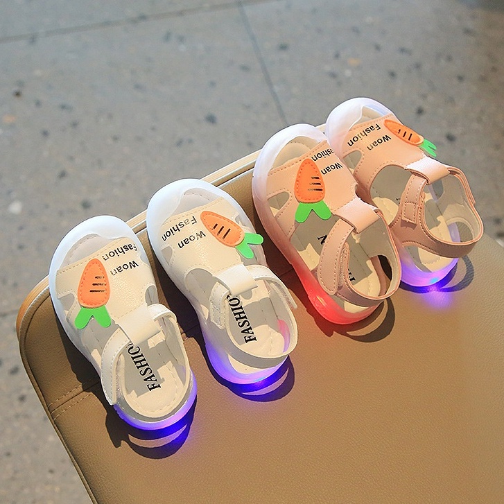 Sandal Tập Đi Cho Bé Gái Có Đèn Led Phát Sáng Chống Vấp Họa Tiết Carot Đáng Yêu Cho Bé 0 - 3 Tuổi ( A - 311 )