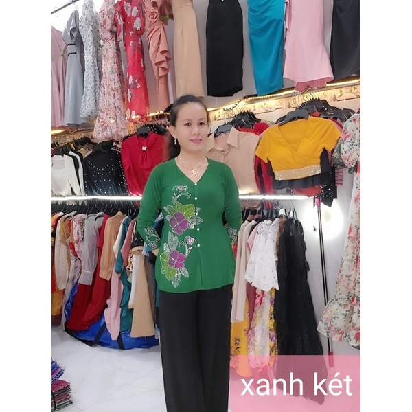 Áo Bà Ba đính đá siêu đẹp. mẫu tết mới về. chị em yêu thích sự dịu dàng duyên dáng, thì về đội em ạ.....................
