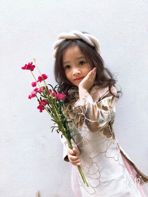 Áo dài gấm dệt hoa