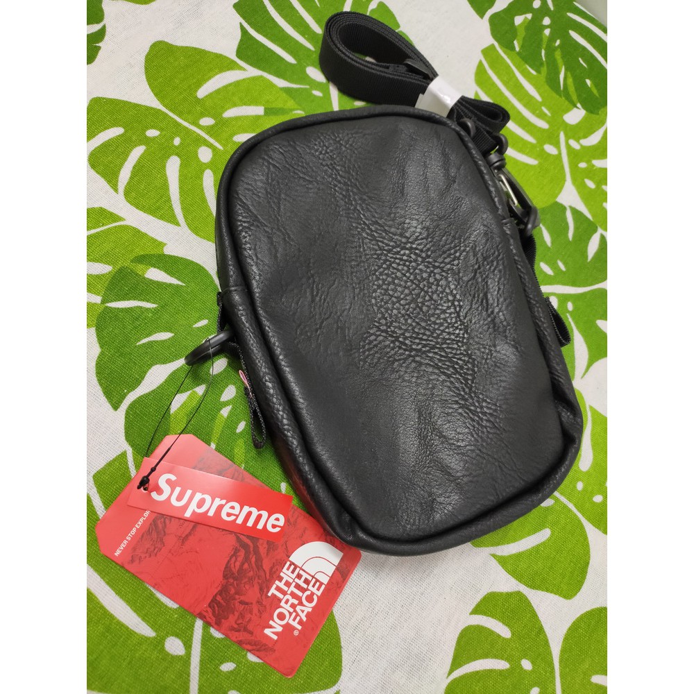 Túi đeo chéo Supreme x The North Face leather shoulder bag