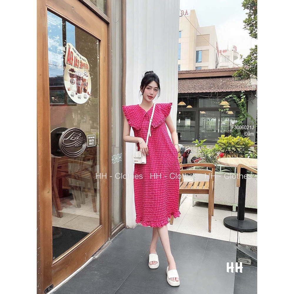 Đầm suông đũi kẻ caro hồng phối cổ bèo sát nách!