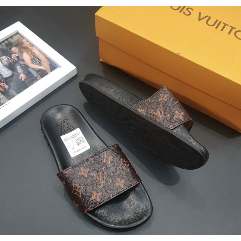 Dép quai ngang LV thời trang nam có hoạ tiết dập vân, Dép lê chống trơn phong cách trẻ trung btshop từ 38 đến 42