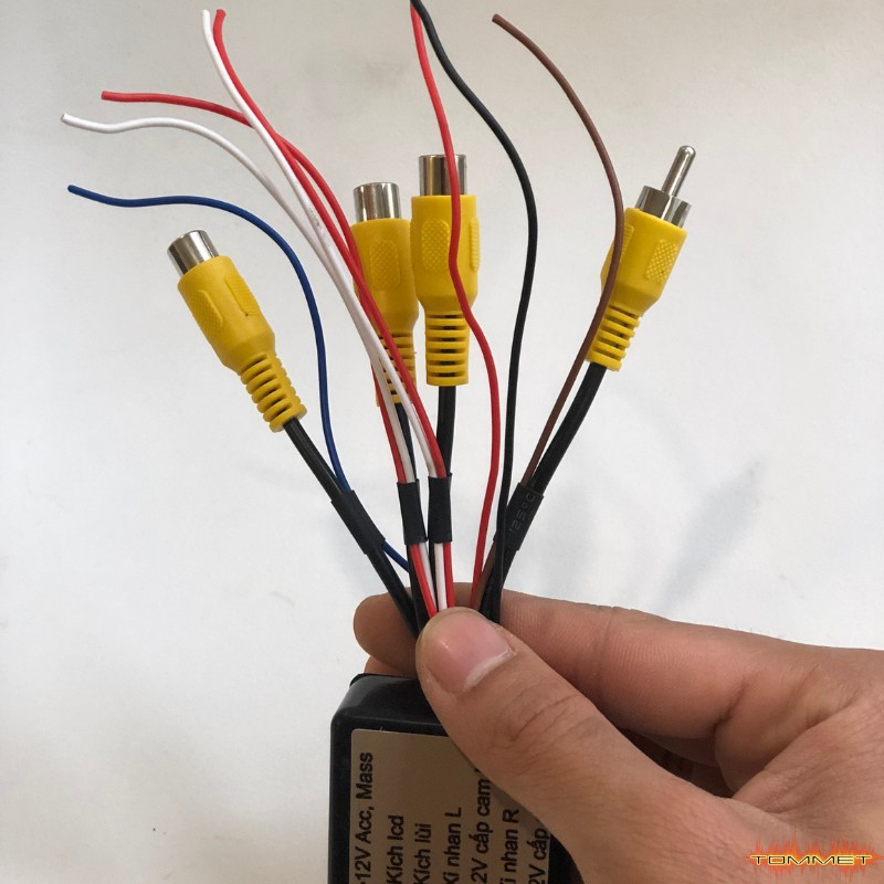 Bộ chia camera  lề,  lùi dành cho ô tô, bộ chuyển camere lề, lùi tự động, TOMMET đồ chơi ô tô Lào Cai. | BigBuy360 - bigbuy360.vn