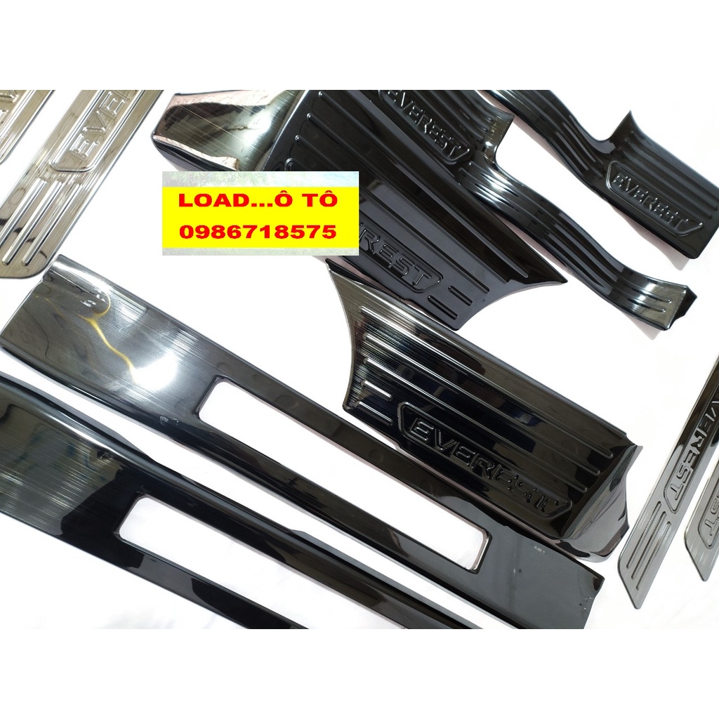 Ốp Bậc Cửa, Nẹp Bước Chân Trong, Ngoài Xe Ford Everest 2022-2018 Bộ 10 Chi Tiết Chất Liệu Titan Cao cấp