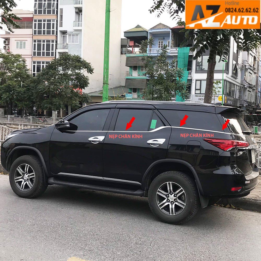 Nẹp chân kính Fortuner 2017-2022