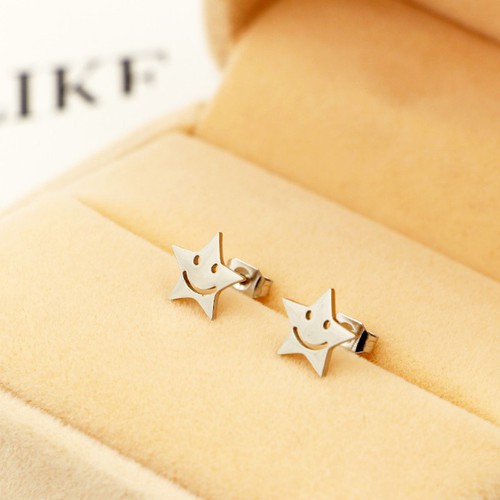 Bông Tai Ngôi Sao Cười Titan Ko Đen TT 2570