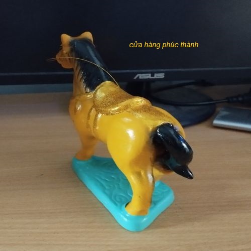 Ông ngựa đất vàng thờ cúng