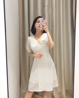 Đầm trắng cổ tim tay lỡ