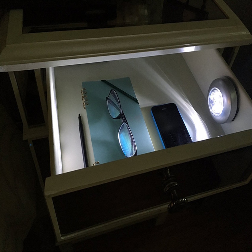 Đèn LED Mini 3 Bóng Cảm Ứng Tiện Dụng Cho Tủ Quần Áo/Xe Hơi/ Tủ Quần Áo