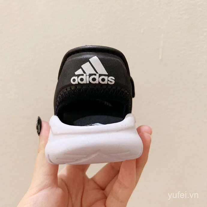 Giày Xăng Đan Adidas Kiểu Dáng Năng Động Cho Bé Ti1T