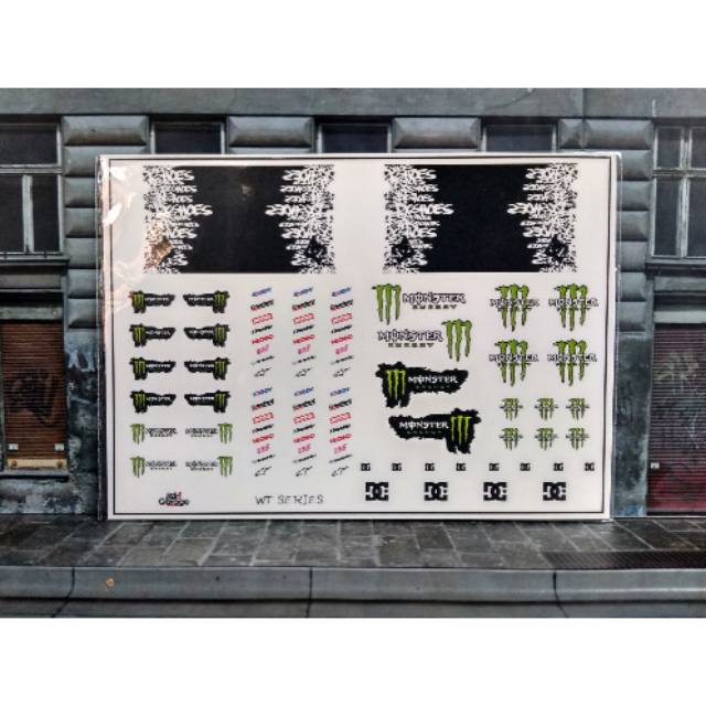 Decal dán tường hình nhóm nhạc Hotheels 64 MONSTER ENERGY