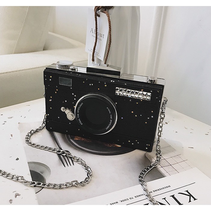 Túi đeo độc lạ hình chiếc máy ảnh