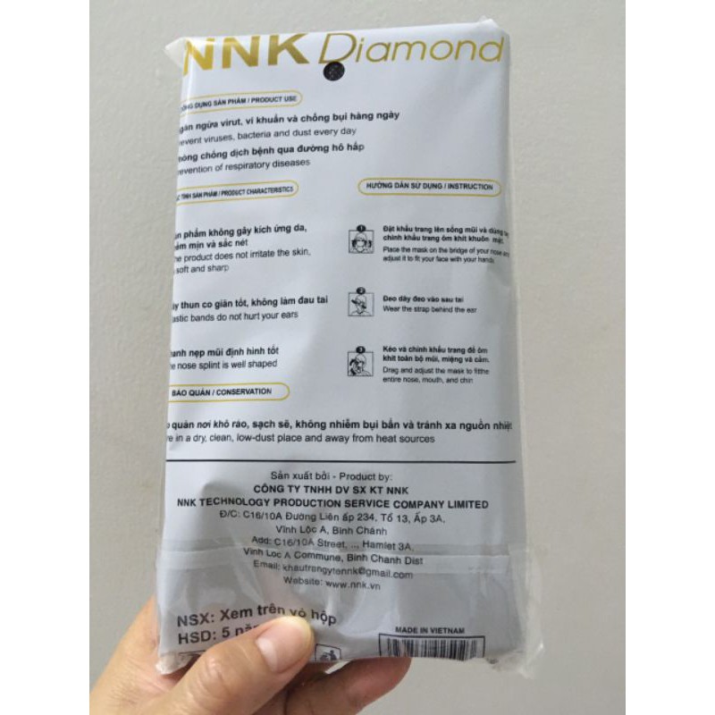 Màu đen khẩu trang y tế 4 lớp hộp 50 chiếc NNK Diamond Fan Rap Việt.
