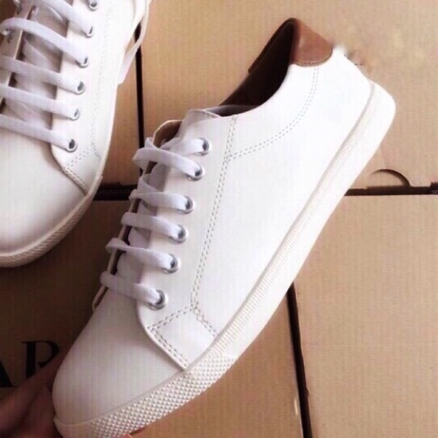 Giày trắng gót nâu Lacoste