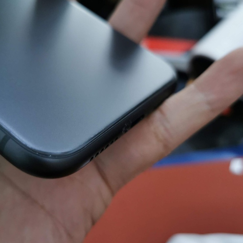 Miếng dán PPF Iphone 11 trong, nhám, đổi màu cao cấp