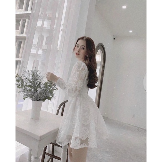 ĐẦM CAO CẤP HOA NỔI TAY DÀI CỔ VUÔNG HÀNG NÚT
