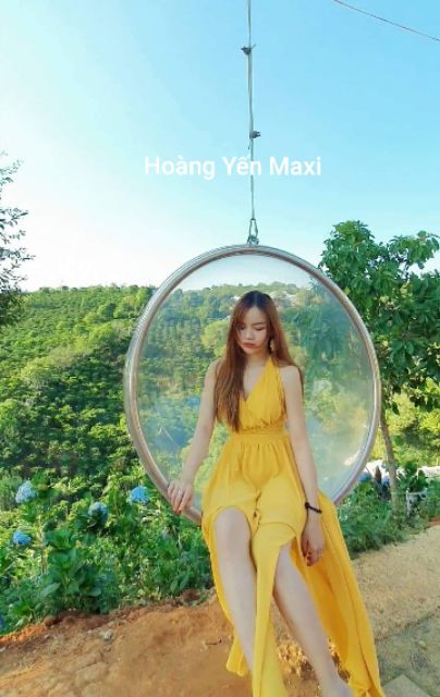 🔴Váy maxi vàng hai dây đan lưng thắt nơ xẻ 2 tà | BigBuy360 - bigbuy360.vn