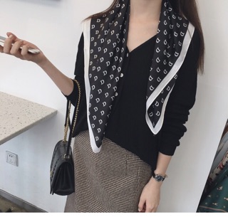 Khăn lụa vuông đơn giản. Size 70x70.