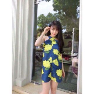 Đầm lụa hoa lá cổ yếm