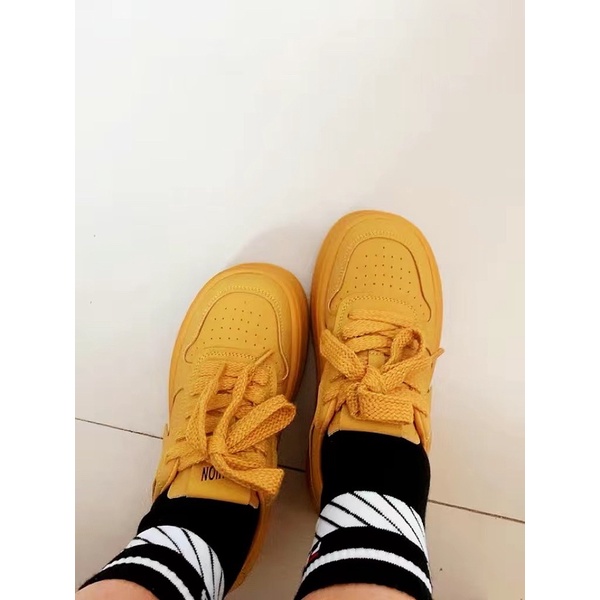 Giày thể thao màu siêu đẹp