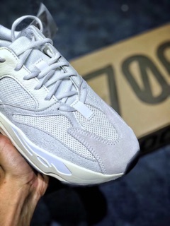 (44x1)Giày sneaker yeezy boost700"analog"